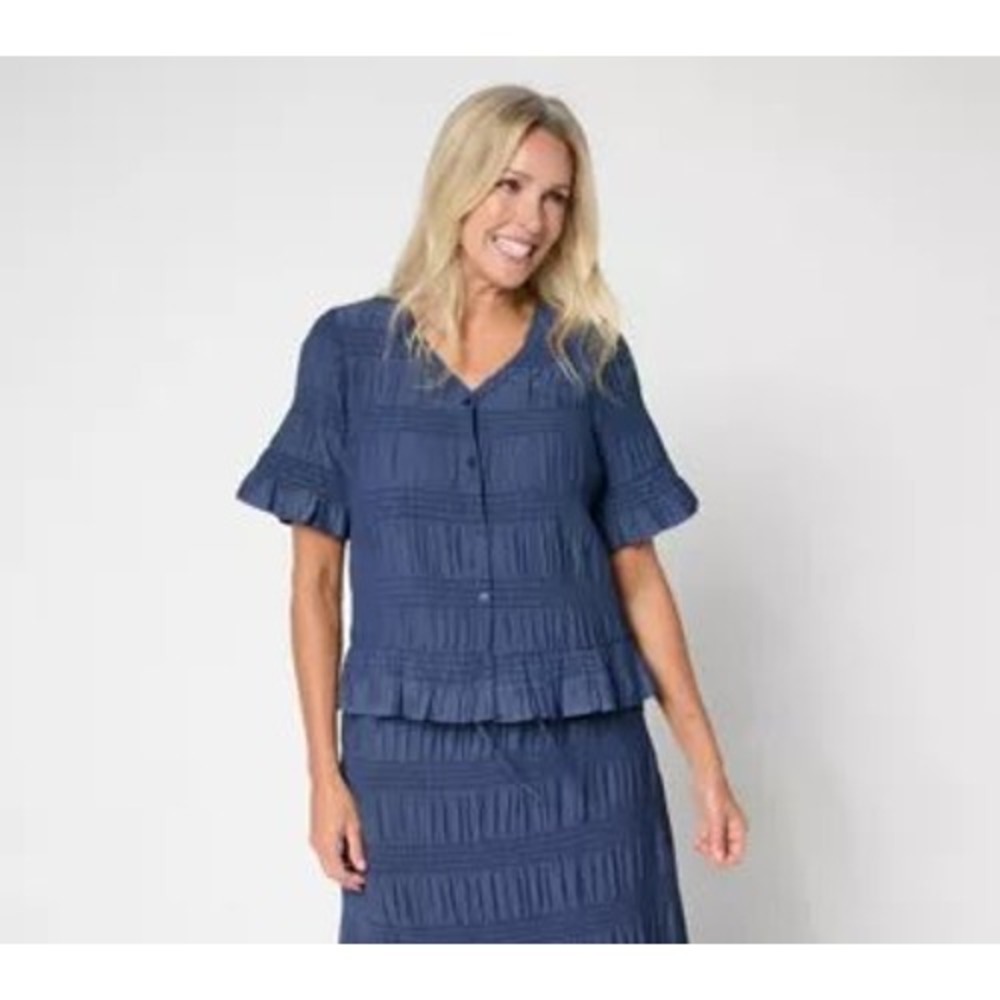 Me by Jennie Garth Southampton Top XS Blue Smocked Button Front Ruffle V-Neck